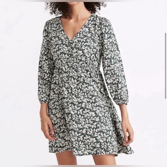 Madewell green V-Neck Button-front Mini Dress in Forest Leaves long sleeves - Picture 2 of 12